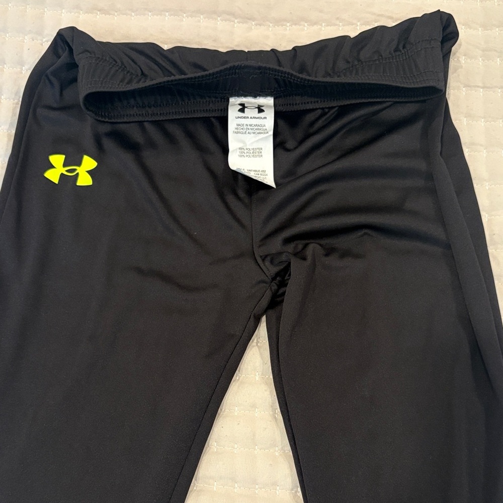 Under Armour Kids Black Leggings with Neon Yellow Logo : never worn